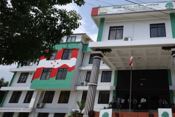 कांग्रेस पार्टी कार्यालय सुरक्षामा गणेश लामा